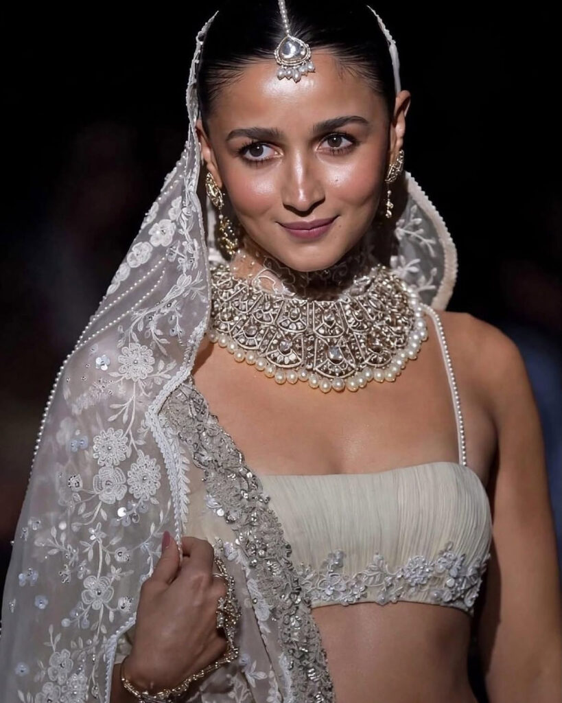 Alia Bhatt Latest Photos Look Takes Social Media by Storm